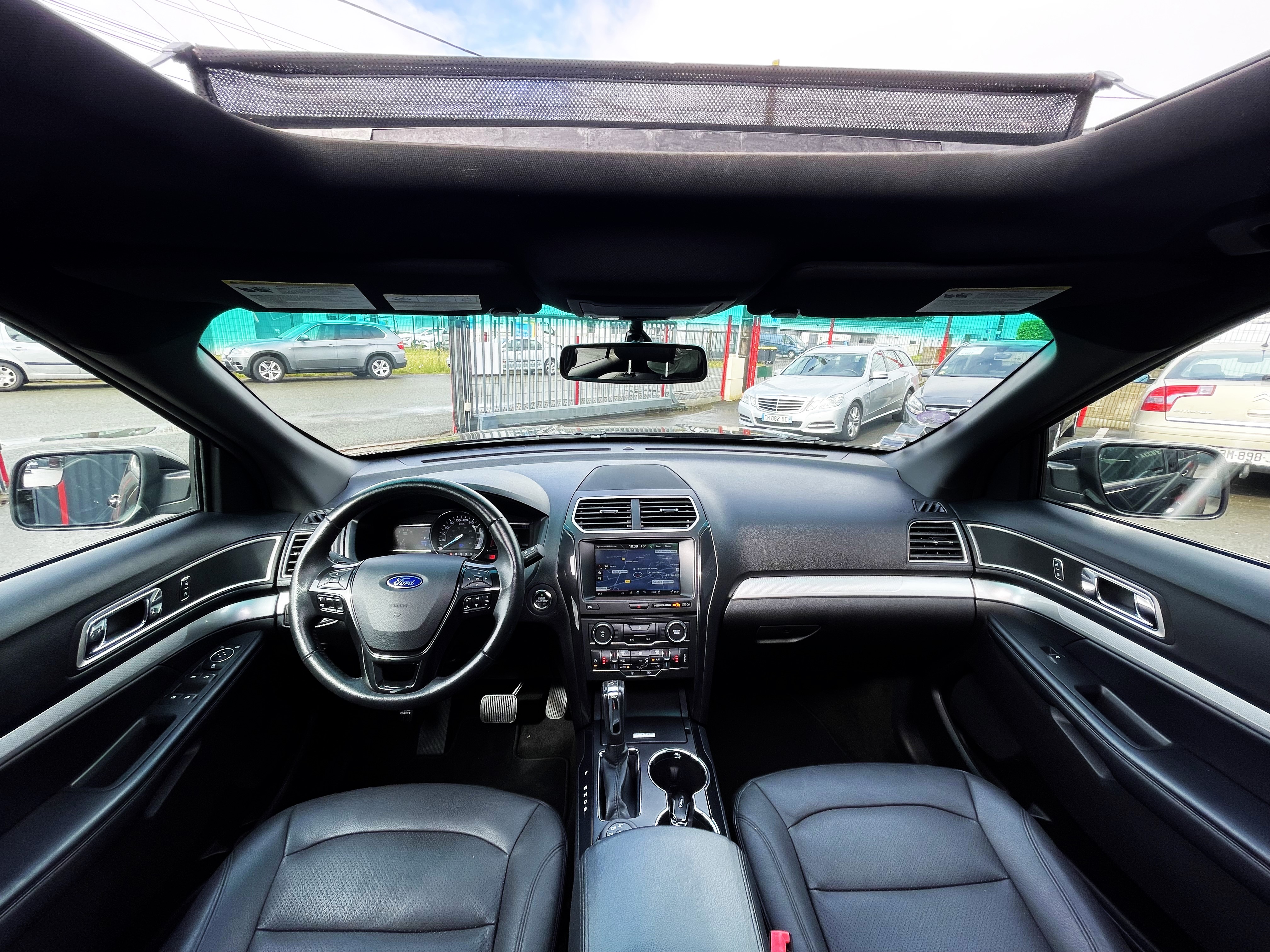 Ford Explorer Titanium XLT V6 3.5l 370 E85 7 places